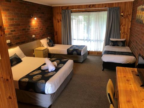 Tri/Quad Room - double bed and two singles