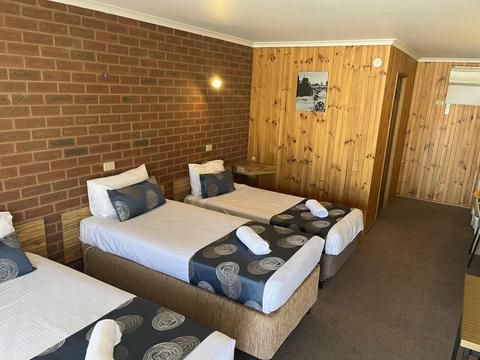 Triple single Room