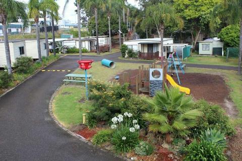 Batemans Bay Holiday Park & YHA
