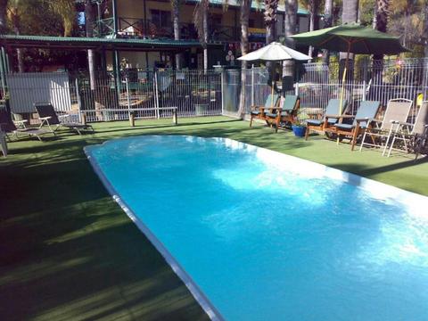 Batemans Bay Holiday Park & YHA