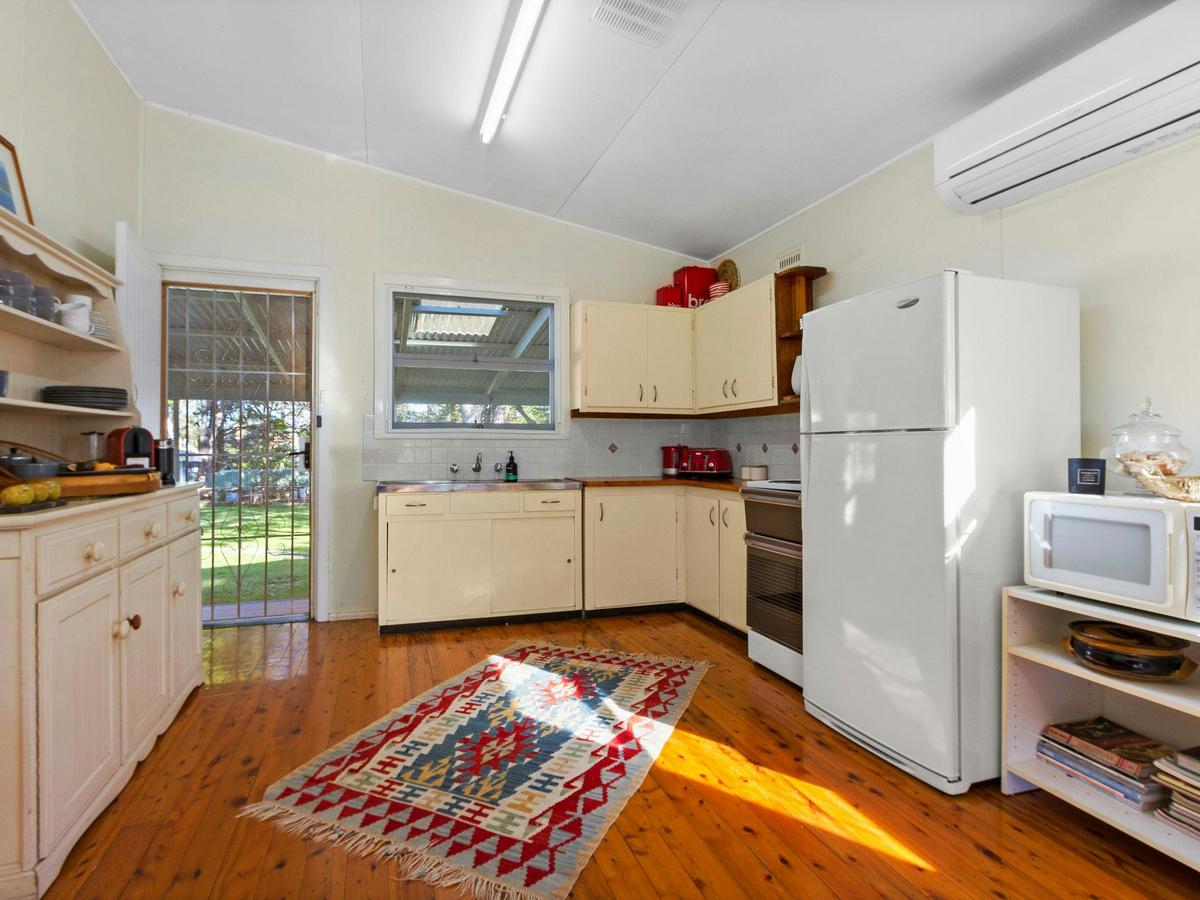 Kitchen, Microwave Oven, Oven, Refrigerator