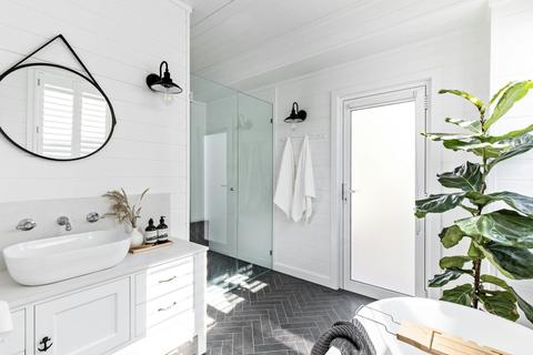 Bask at Loves Bay, Kiama