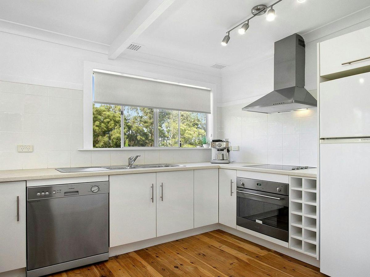 Coffee Machine, Dishwasher, Kitchen, Microwave Oven, Oven, Refrigerator