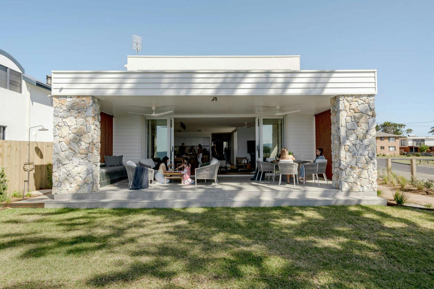 Barra Barra Culburra -  Outdoor Living at Its Best: Dine alfresco with beach views