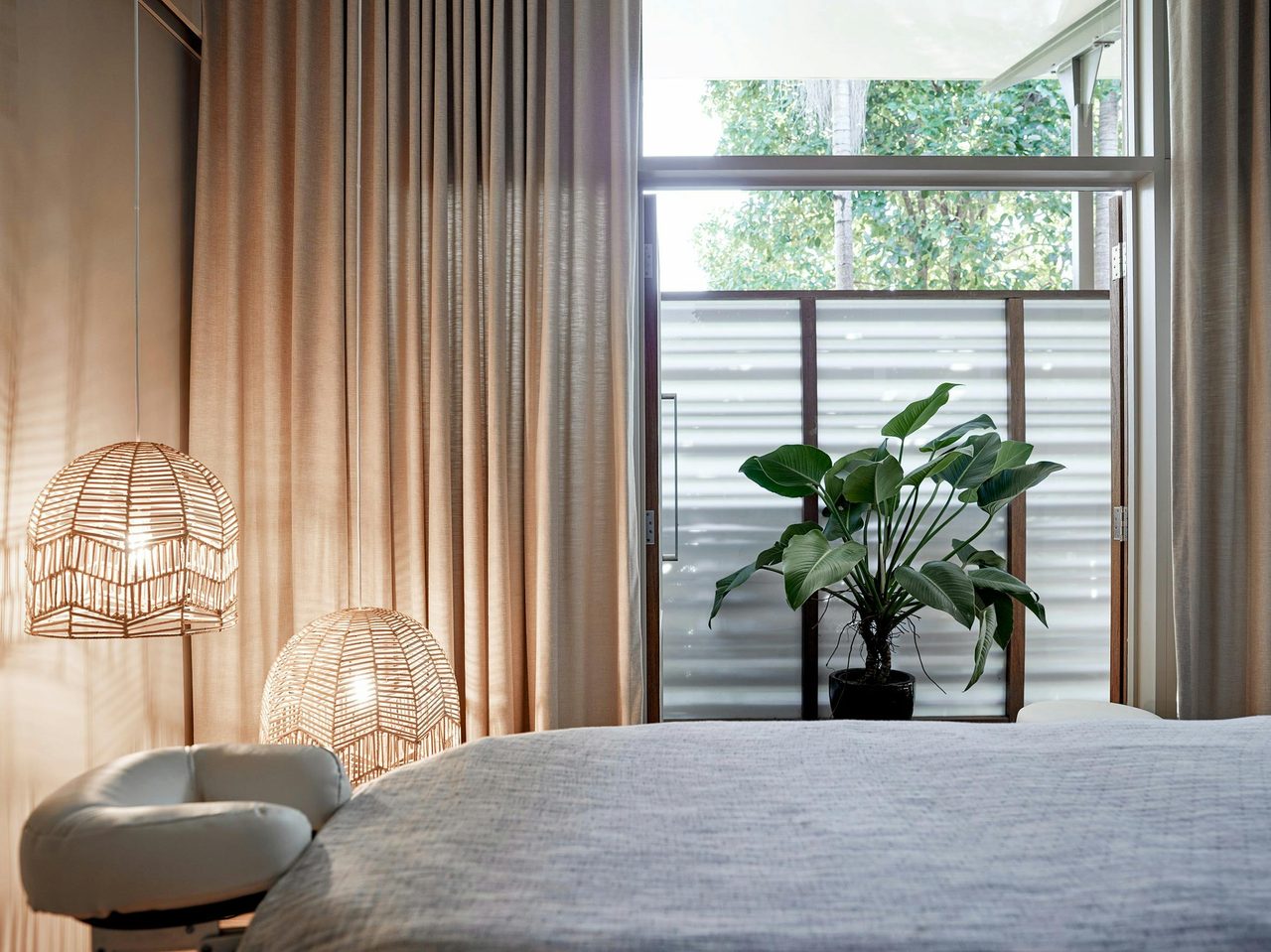 Eléme Day Spa treatment room