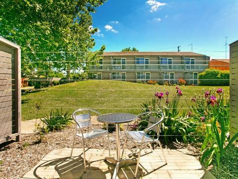Bathurst Studio Apartments
