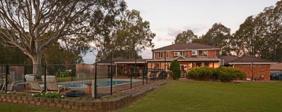 Backyard and swimming pool at Bella Wind Bed and Breakfast