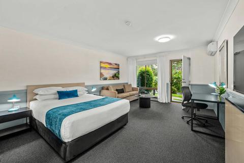 Deluxe Queen Room