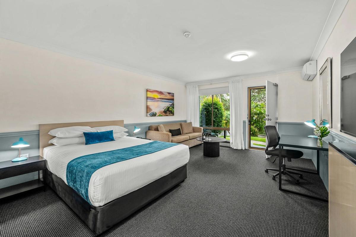 Deluxe Queen Room