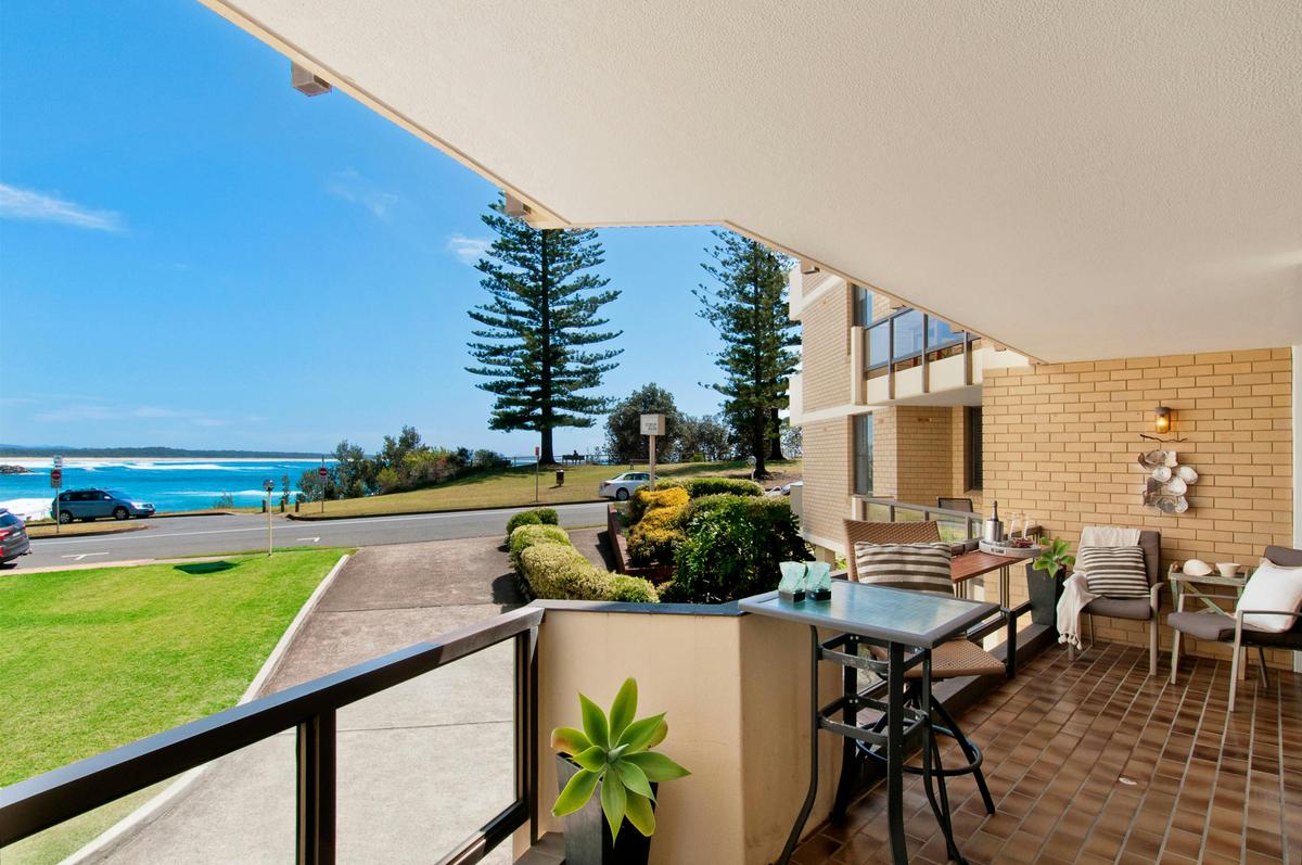 Front patio overlooking the beach