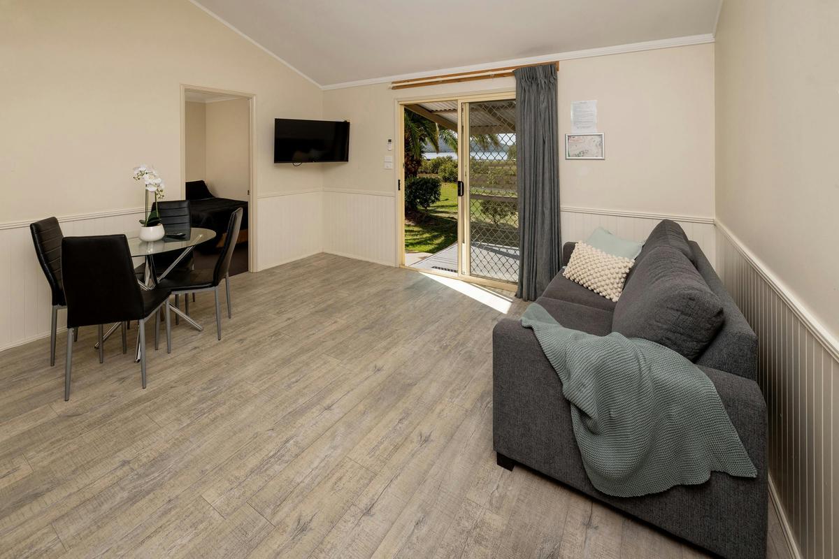 BIG4 Karuah Jetty Deluxe Villa living