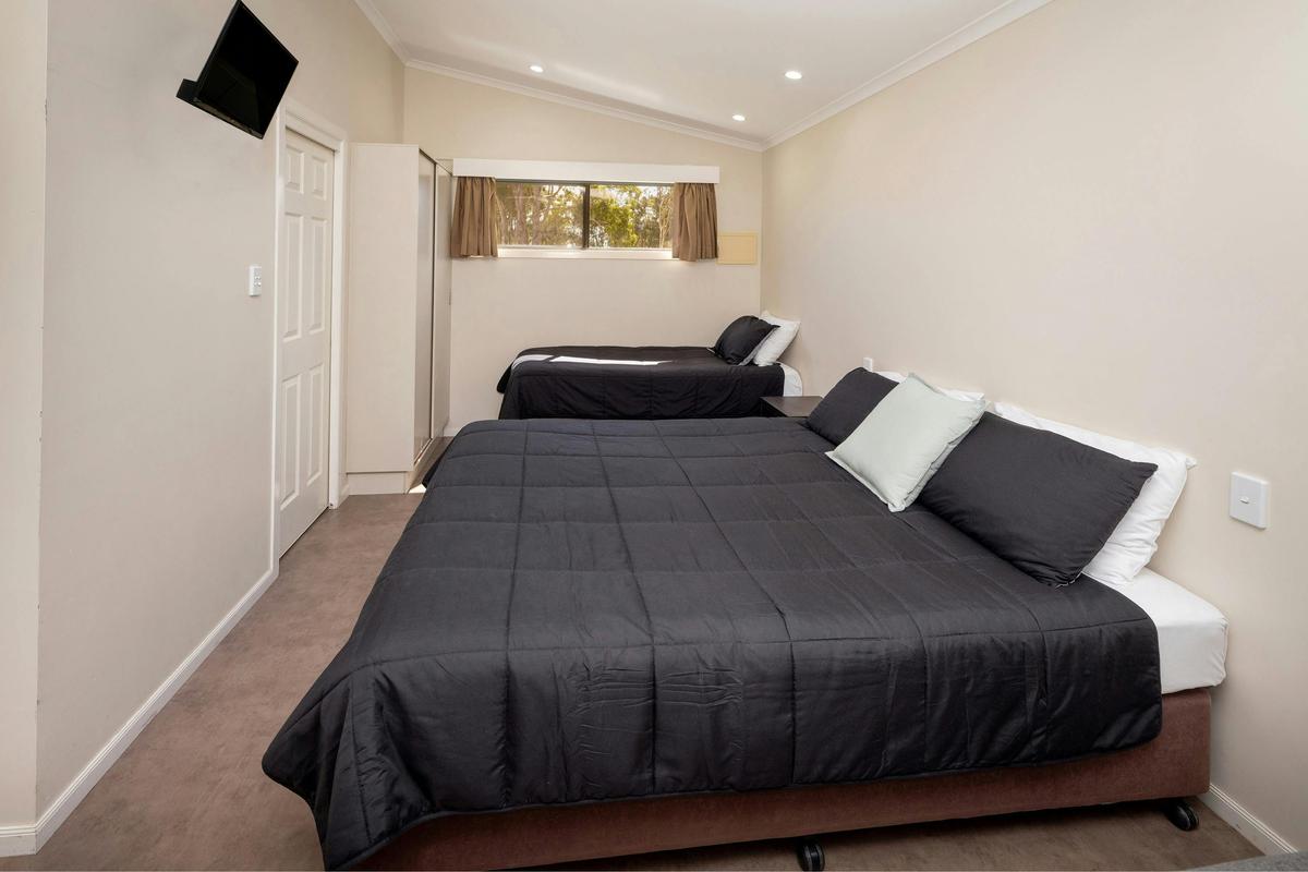 BIG4 Karuah Jetty Garden Unit beds