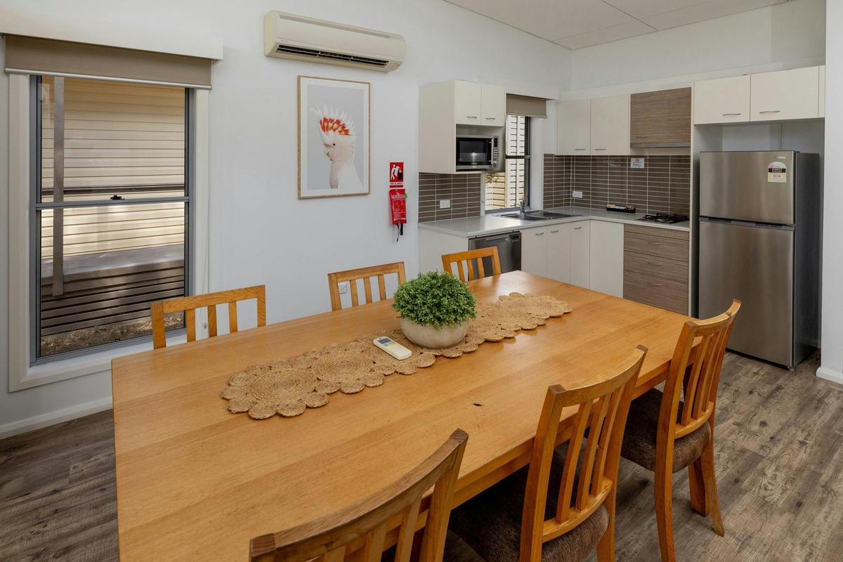 BIG4 Karuah Jetty Family Villa dining and kitchen