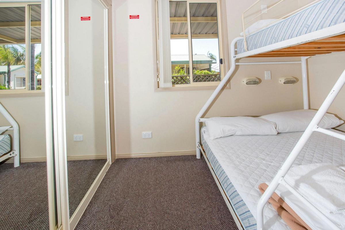 BIG4 Happy Hallidays Spa Villa Bunk