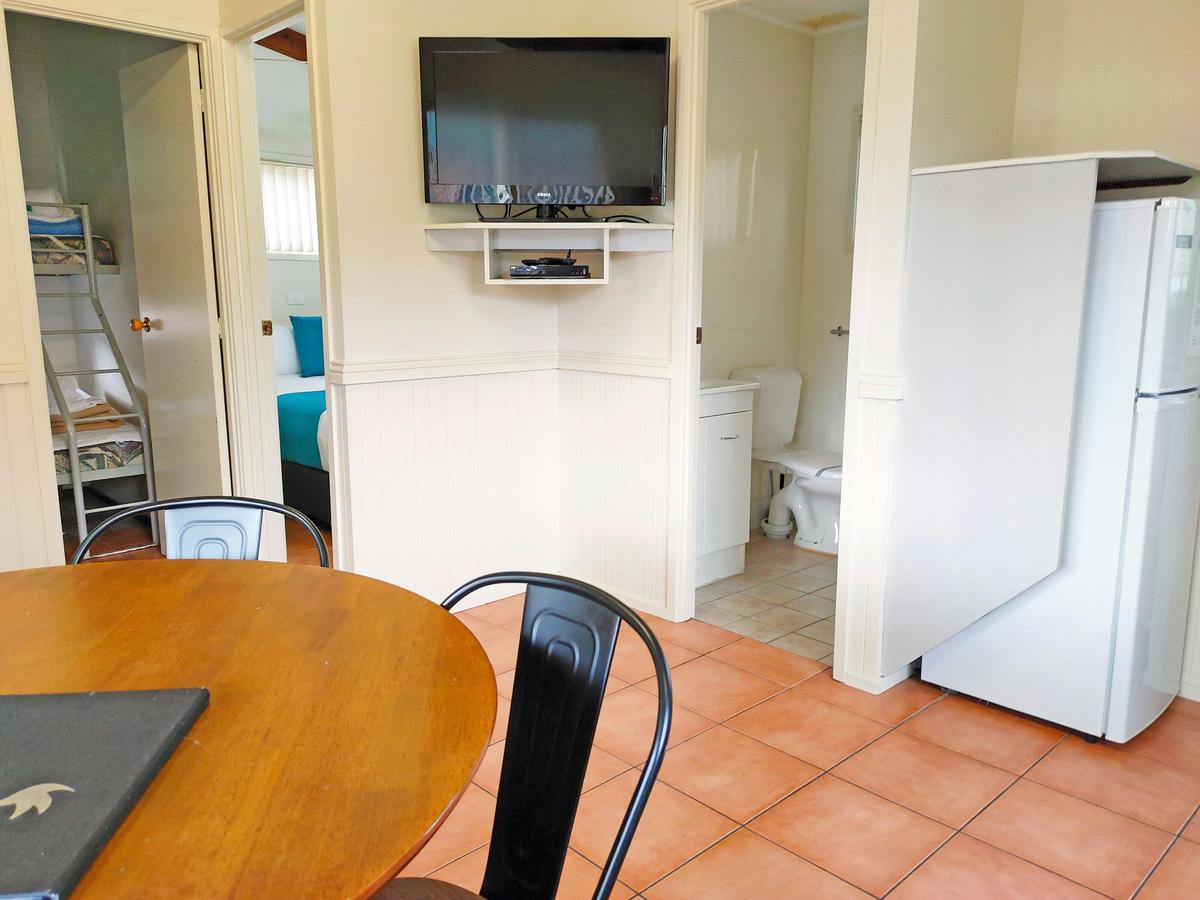 BIG4 Happy Hallidays Bungalow - Dining