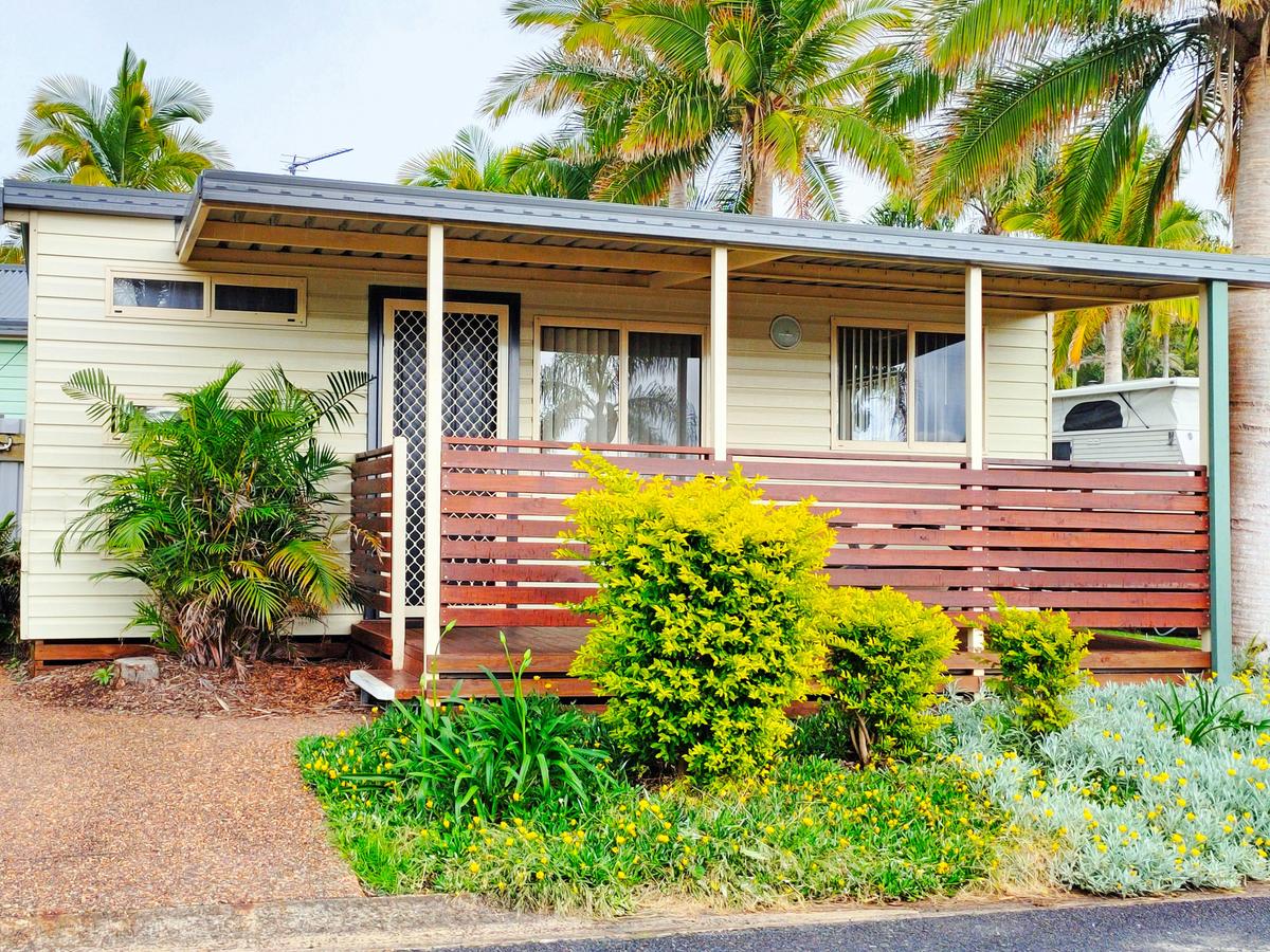 BIG4 Happy Hallidays Family Studio - Exterior