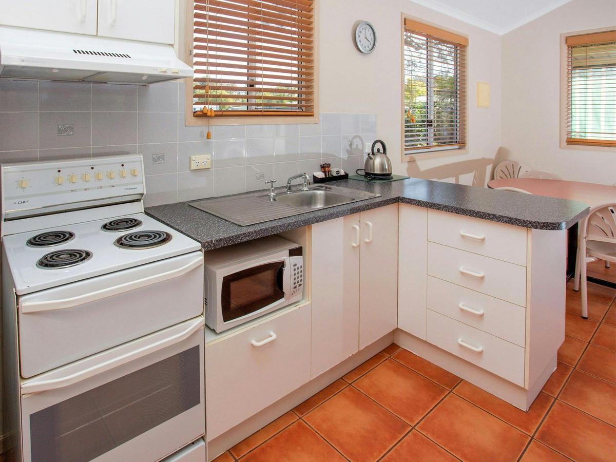 BIG4 Happy Hallidays Large Spa Villa Kitchen