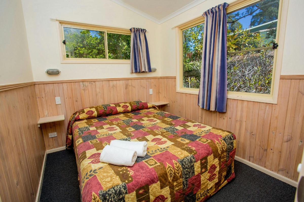 BIG4 Happy Hallidays Large Villa Main Bed