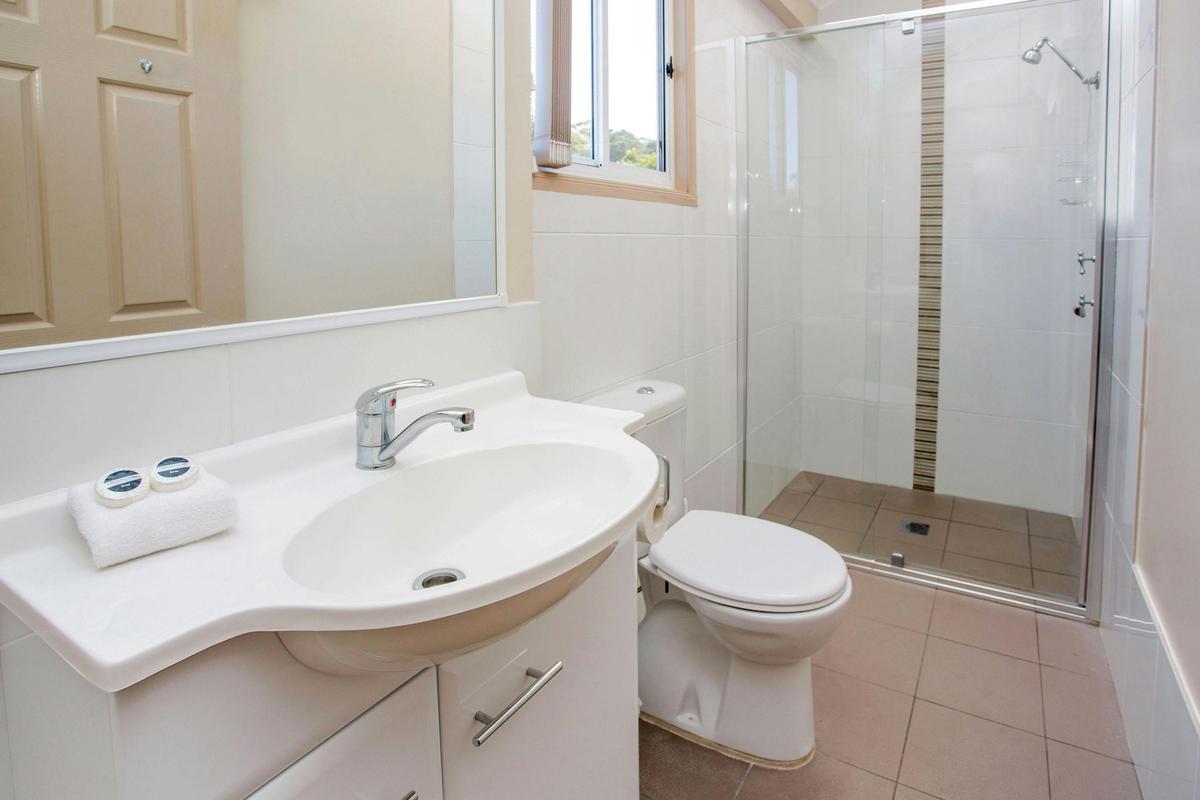 BIG4 Happy Hallidays Villa Bathroom