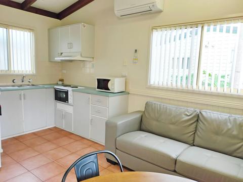 BIG4 Happy Hallidays Bungalow - Lounge