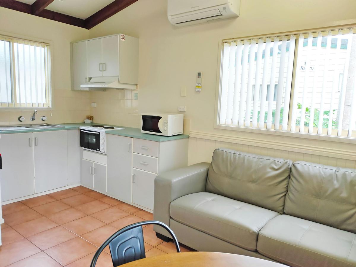 BIG4 Happy Hallidays Bungalow - Lounge