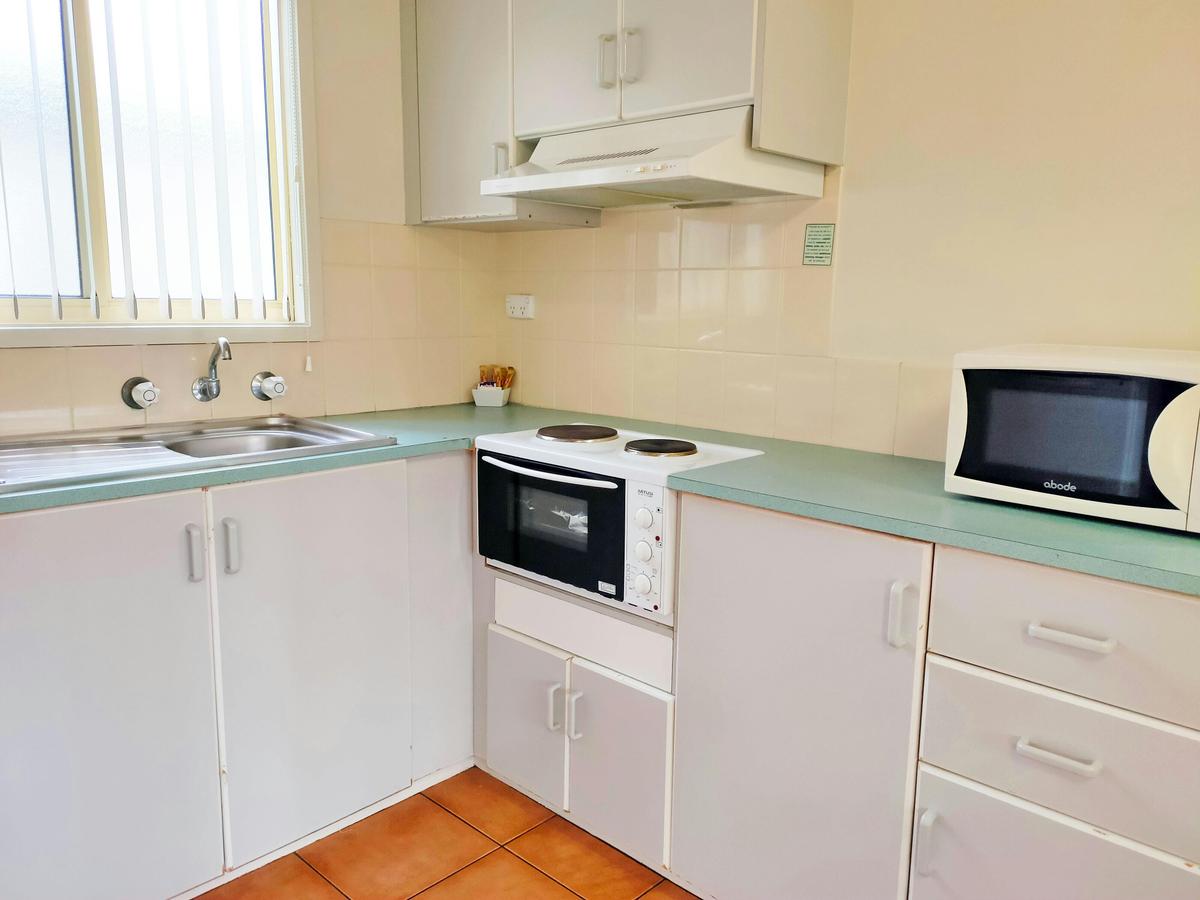 BIG4 Happy Hallidays Bungalow - Kitchen