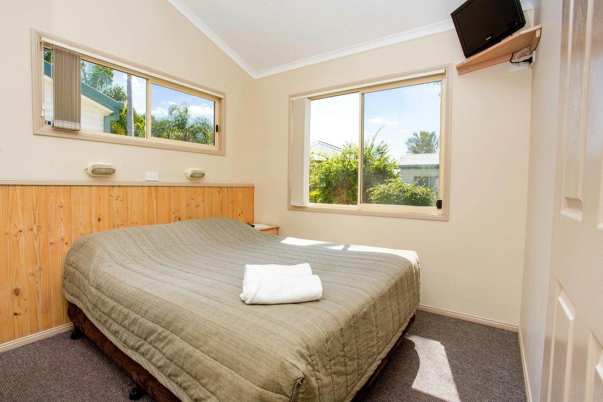 BIG4 Happy Hallidays Spa Villa Main Bed