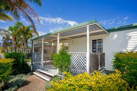 BIG4 Happy Hallidays Spa Villa Exterior