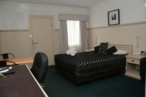 Deluxe Queen Room