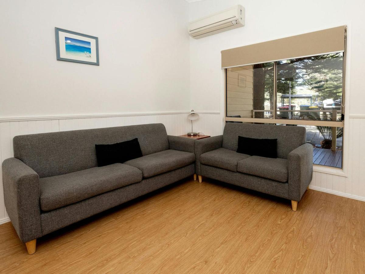 Lounge with a 3-seater and 2-seater couch