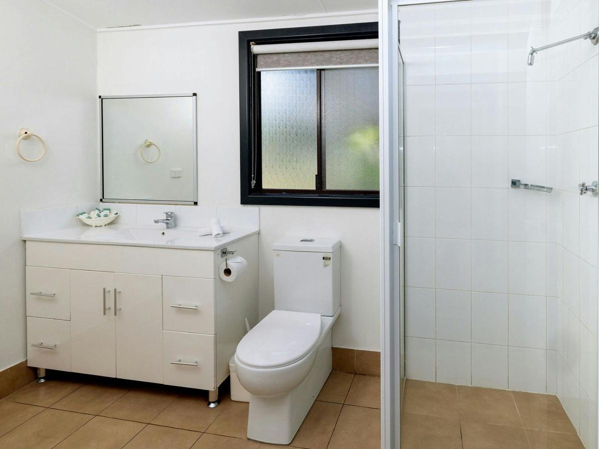 Bathroom with shower, toilet and vanity