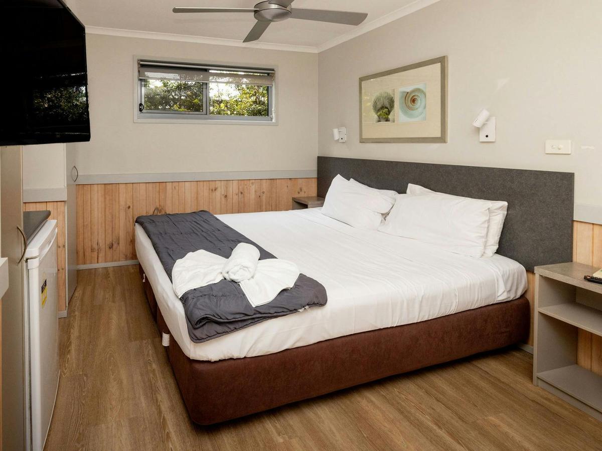 Studio cabin with queen bed