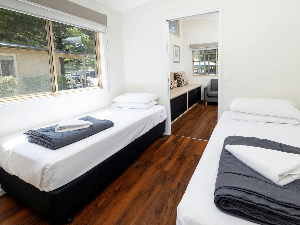 2nd bedroom with two single beds