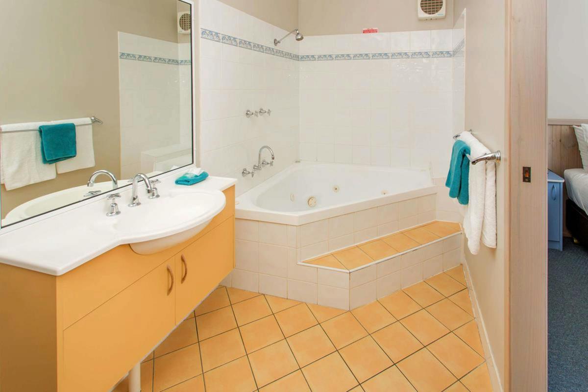 Spa Unit Bathroom