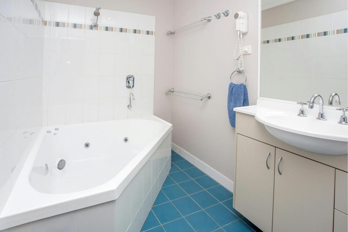 Deluxe Spa Bathroom