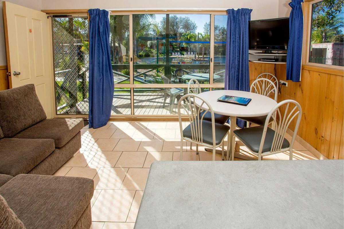 Bungalow Living Dining
