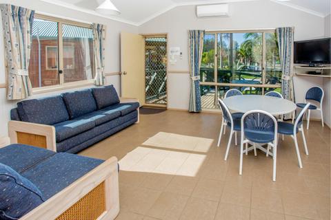Deluxe Spa Living Dining