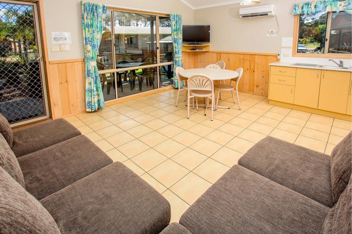 Deluxe Cabin Living