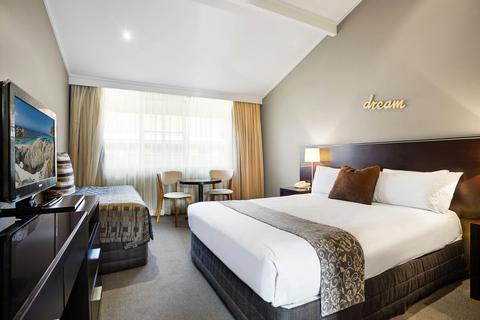 Premier Queen Room