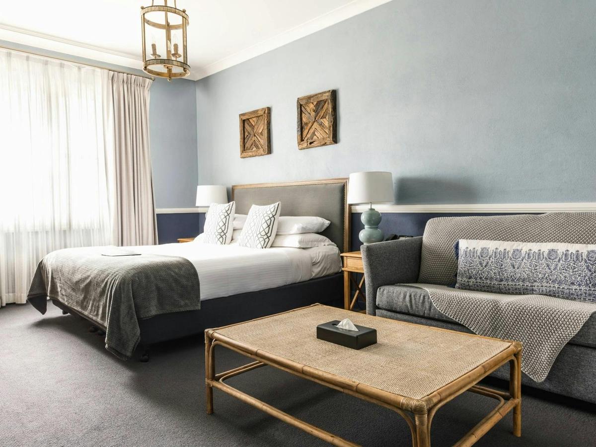 Deluxe King Room with sofa at Berida Hotel