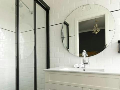 Petite Double Bathroom at Berida Hotel