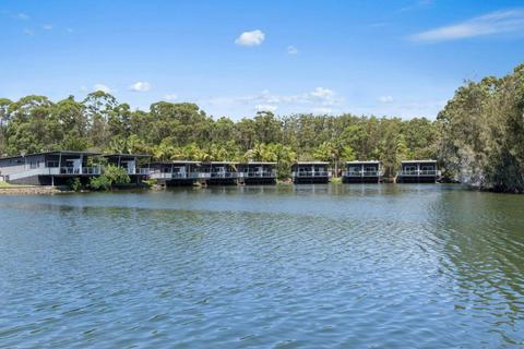 Lagoon Lodge