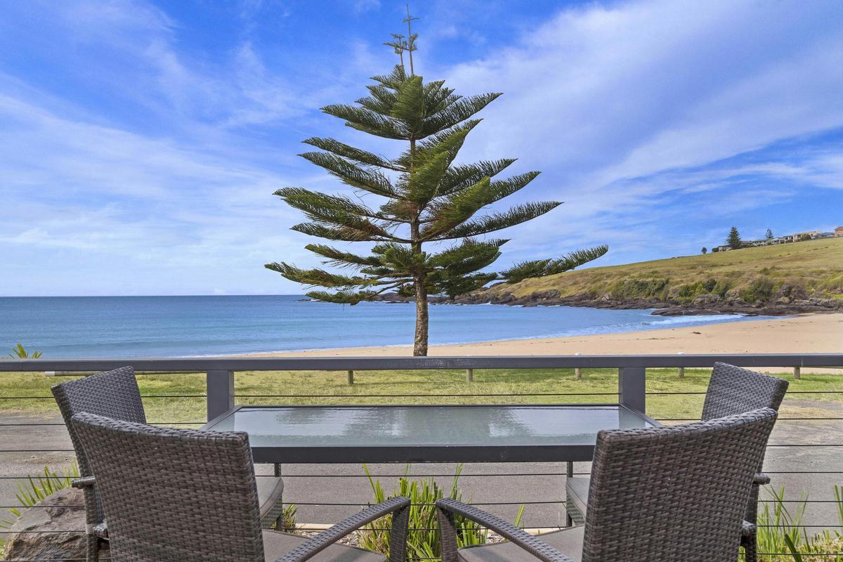 BIG4 Easts Beach Kiama Accommodation - Seabreeze Spa Villa  view