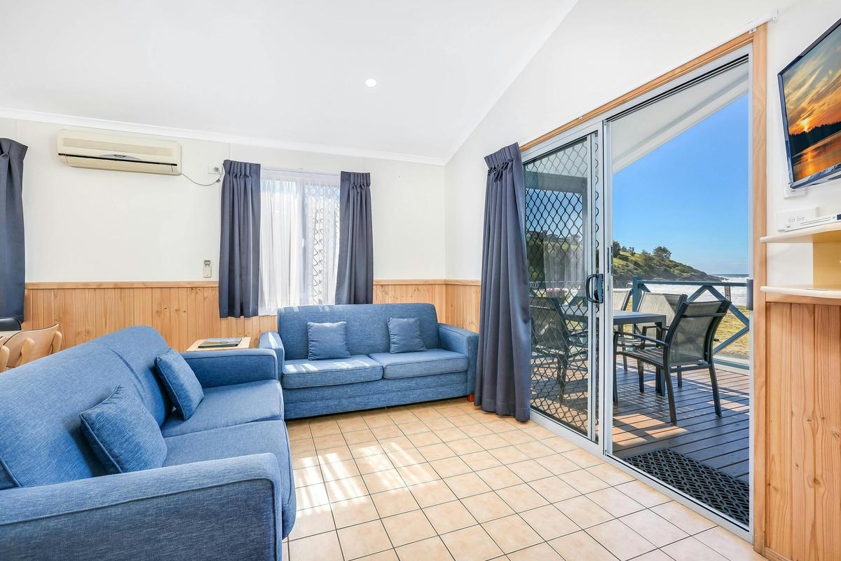 BIG4 Easts Beach Kiama Accommodation - Ocean View Villa living