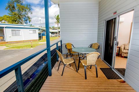 BIG4 Easts Beach Kiama Accommodation - Flametree Villa balcony