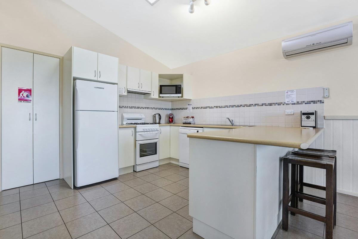 BIG4 Easts Beach Kiama Accommodation - Beach Retreat kitchen