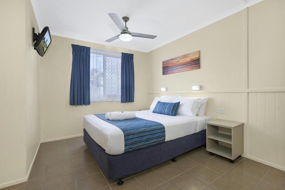 BIG4 Easts Beach Kiama Accommodation - Seashell Retreat main bedroom