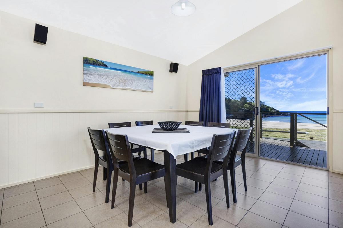 BIG4 Easts Beach Kiama Accommodation - Beach Retreat  dining