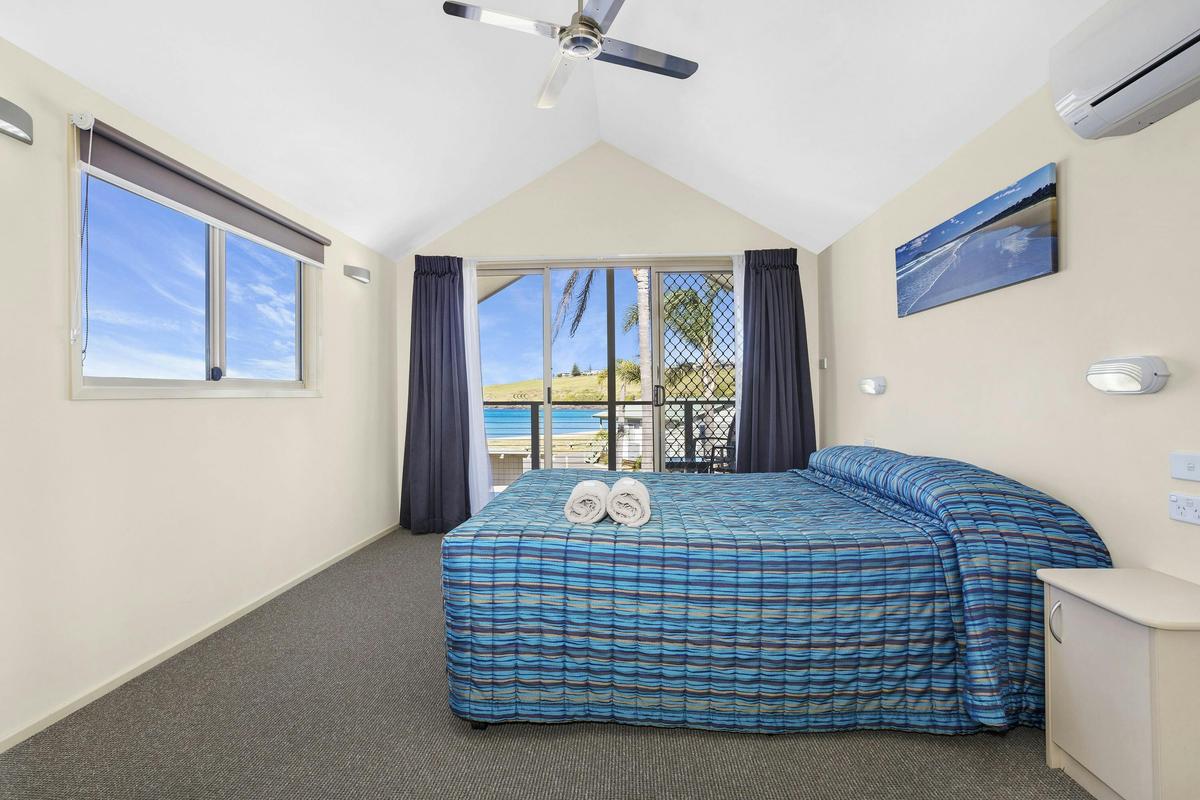 BIG4 Easts Beach Kiama Accommodation - Ocean View Loft main bedroom