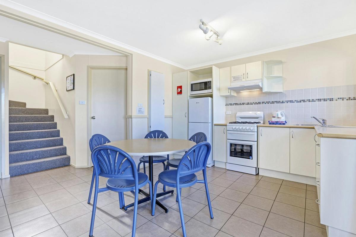 BIG4 Easts Beach Kiama Accommodation - Ocean View Loft kitchen